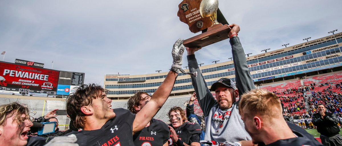 Pewaukee wins WIAA Division 3 state football championship, 156, over